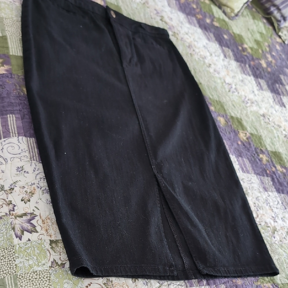 Chic Black Pencil Skirt